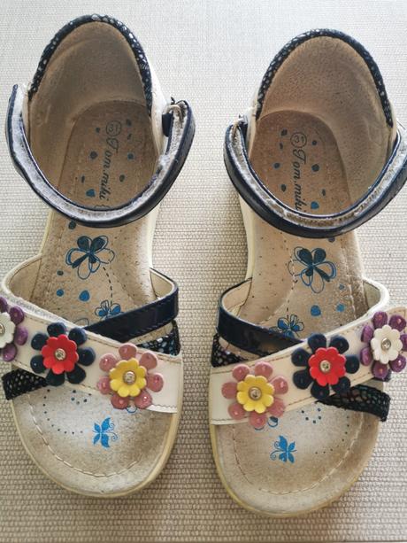 Sandalky s kvetinami, 31