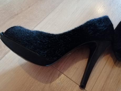 Čierne lodičky, 35