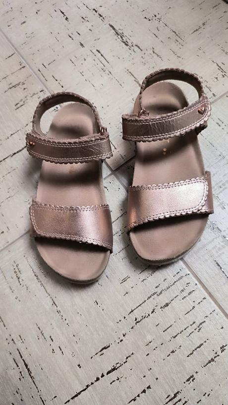 Sandalky, next,29