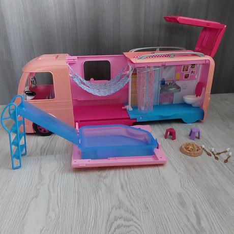 Barbie karavan snov,