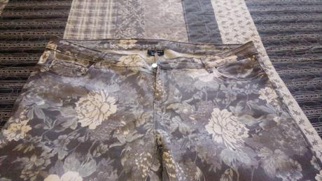 Rifle s kvetinkami, 44