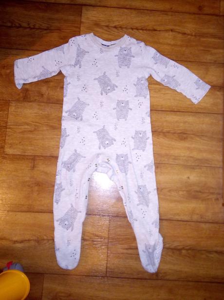 Pyžamko s mackami f&f 12 až 18m dobry stav, f&f,86