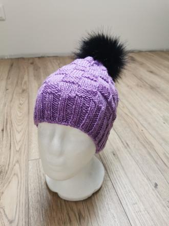 Fialové štrikované čiapky, 