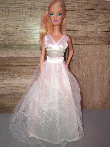 Barbie nevesta, 