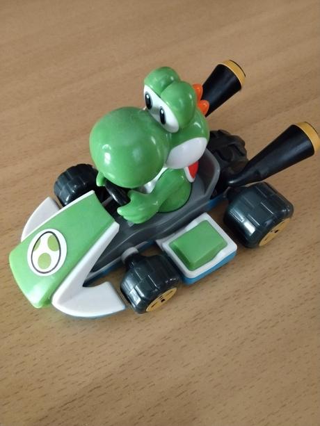 Super mario yoshi figúrka kinder surprise maxi,