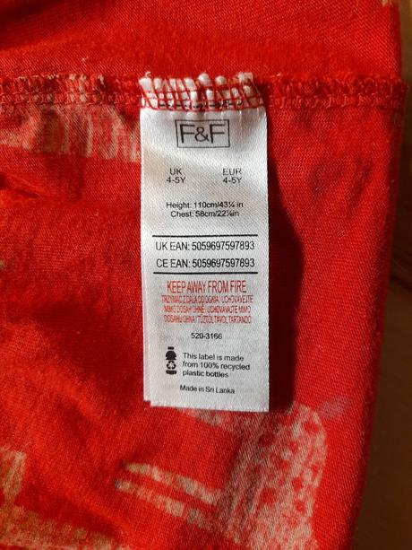 Vianočné šaty so srnkami, 104