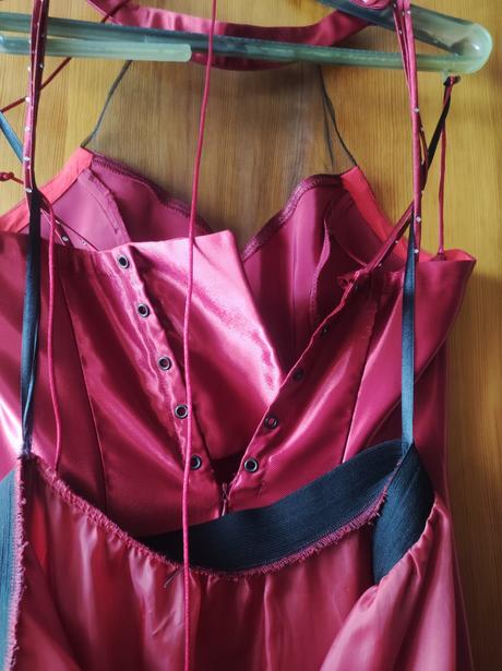 Spoločenské šaty, 36