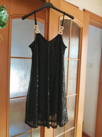 Čierne spoločenské šaty + zlaté a medené topánky, s