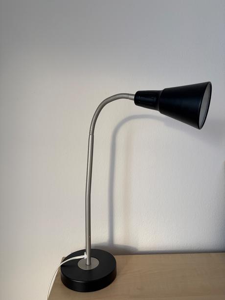 Darujem stolovú lampu, 