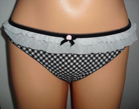 Karovane tangaciky s ruzickou, m