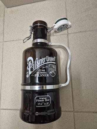 Fľaša sklená pilsner urquel 2l s kovovým uchom, 