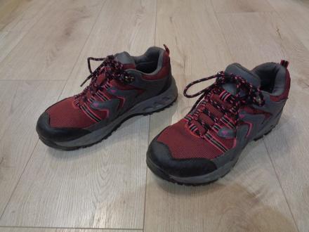 Topánky aj na turistiku, 37