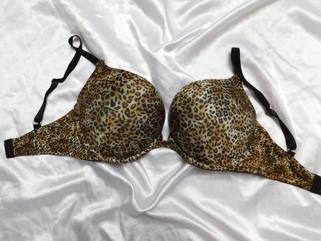 Kvalitna hladká podprsenka s výstužou push efekt, secret,75d