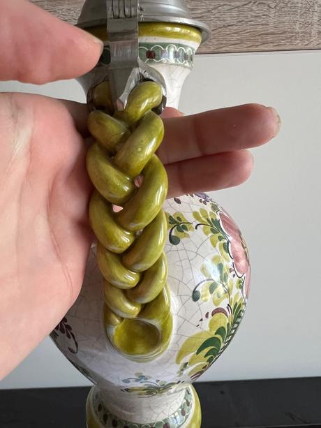 Zaujimavy rucne malovany taliansky vysoky keramick,