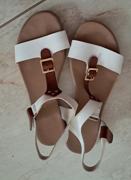 Pohodlne biele sandale, 39