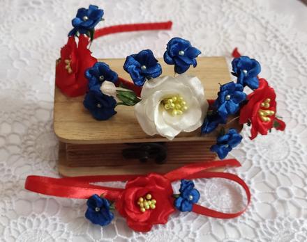 Originálna čelenka zo saténových lúčnych kvetov, 