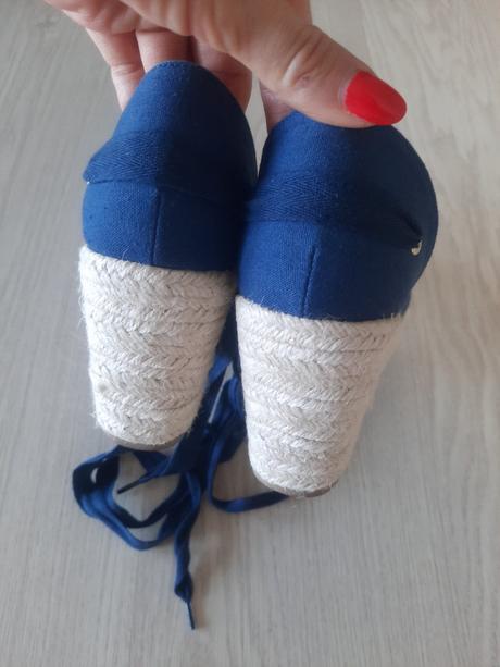 Sandále so šnurovaním, 40