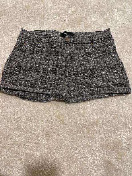 Elastické kraťasy, 40