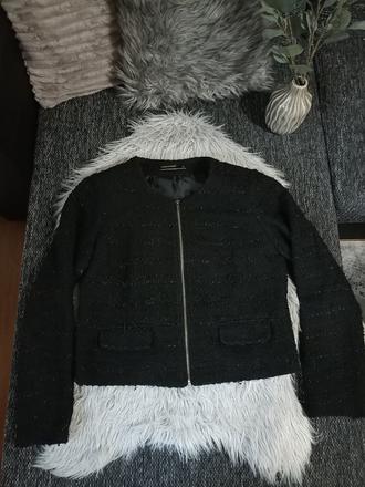 Čierny kabátik, 42