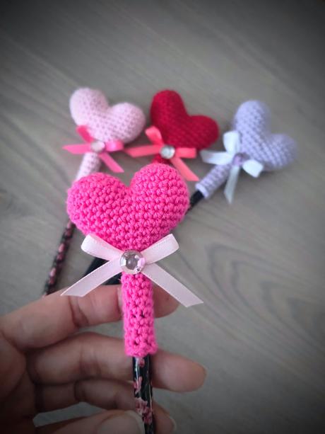 Háčkované srdiečka - ceruzka, 