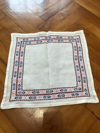 Obrus vyšívaný,