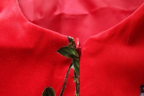 Zaujímavé červené minišaty, v.m/l, l