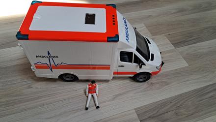 Sanitka- ambulancia bruder,