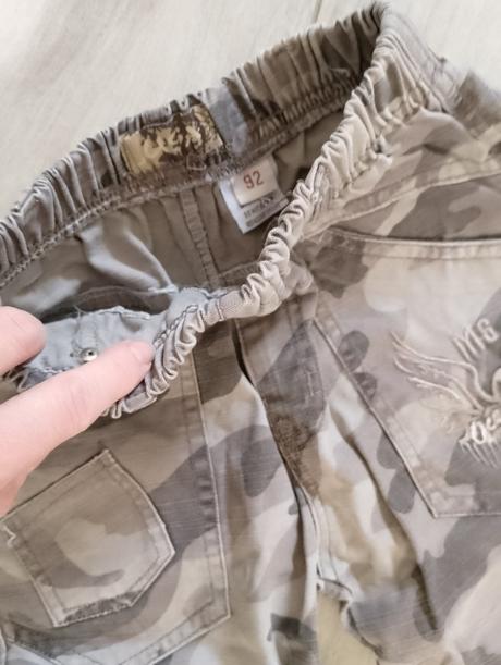 Rôzne nohavice, lupilu,92