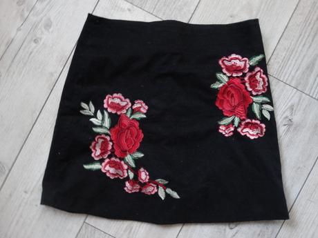 Vyšívaná sukňa, amisu,38