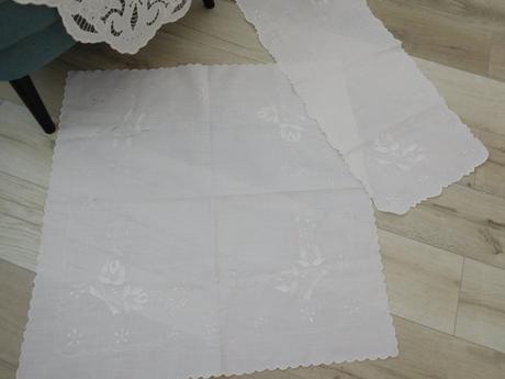 Obrus ručne vyšívaný biely,