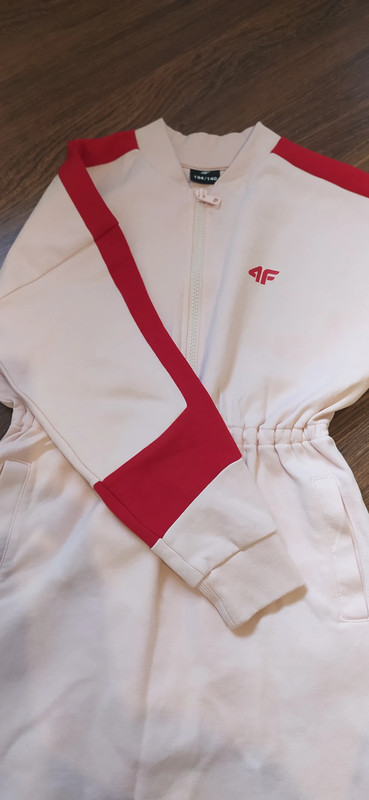 Mikinové šaty, 134