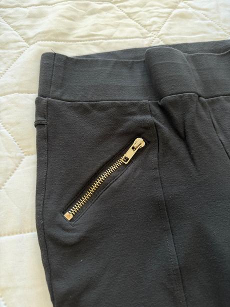 Tmavosivé elegantné legíny so zlatými zipsami, amisu,38