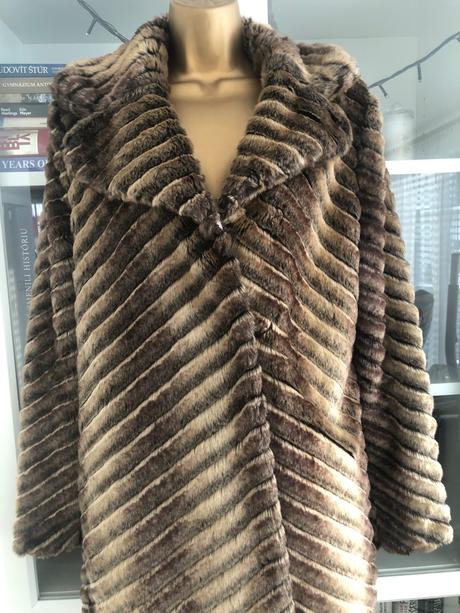 Bunda z umelej kožušiny, 38