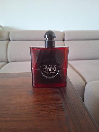 Ysl black opium over red,