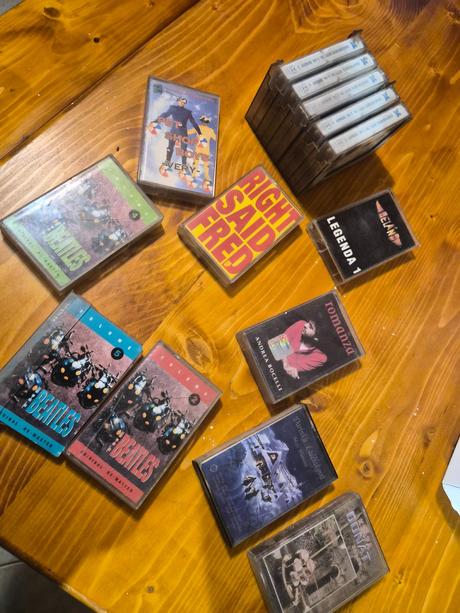 Staršie hudobne kazety, cd, 