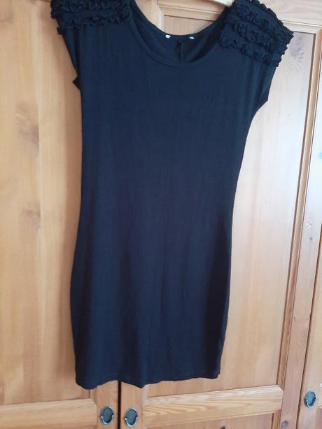 Elastické šaty s riasením na rukáve, 34