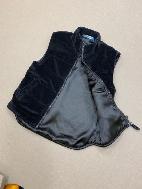 Zamatová vestička, 128