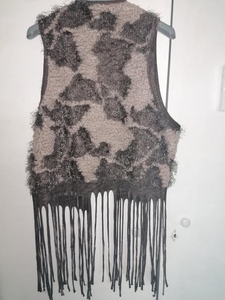 Vesta huňatá so strapcami s/m, m