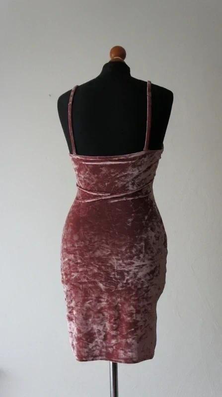 Exkluzívne zamatové mini šaty na ramienka + bonus, s