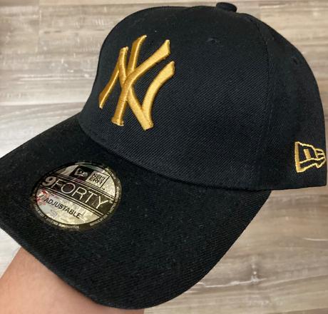 Šiltovka new era čierno-zlatá ,len odskúšaná nová, 