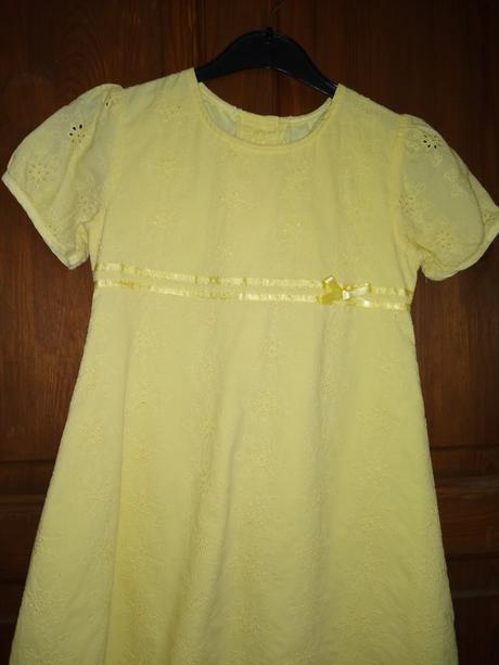 Letné šaty s kvetinovou výšivkou, mini mode,128