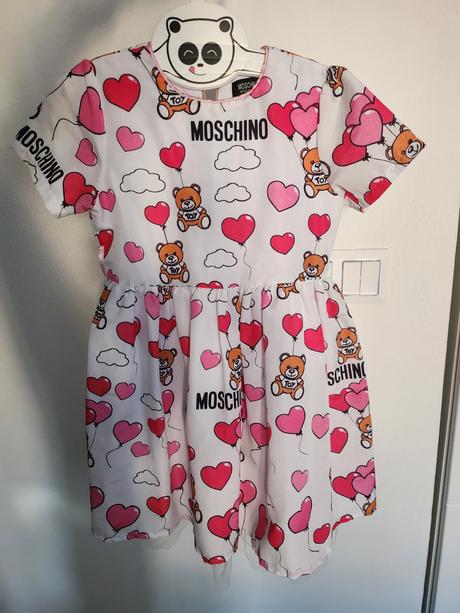 Rozkošné šaty, 122