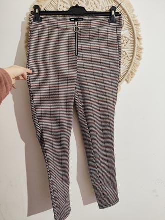 Obtiahnuté nohavice, sinsay,l