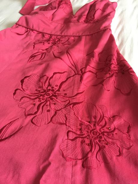 Spolocenské šaty pod kolená, 38