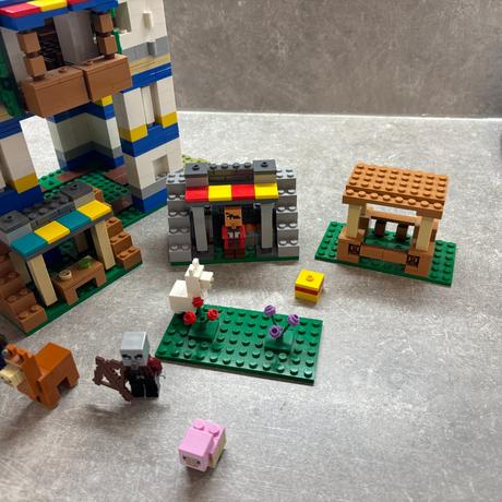 Lego 21188 minecraft- dedinka lám, 