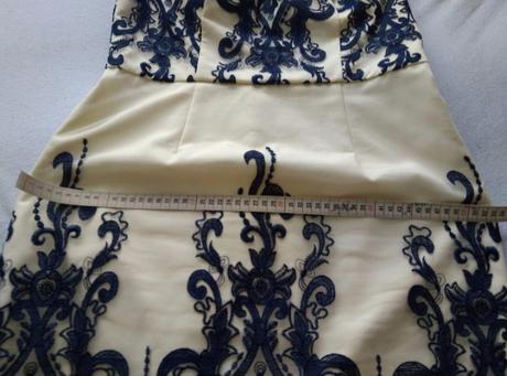 Púzdrové šaty značky  chi chi london, 44