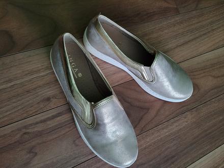 Nové kožené 39, 39