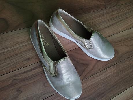 Nové kožené 39, 39