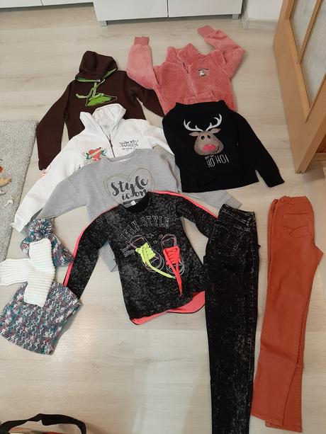 Balík dievčenskych vecí vel.146, 140–152