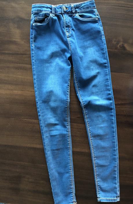 Tmavomodré rifle c&a, 158